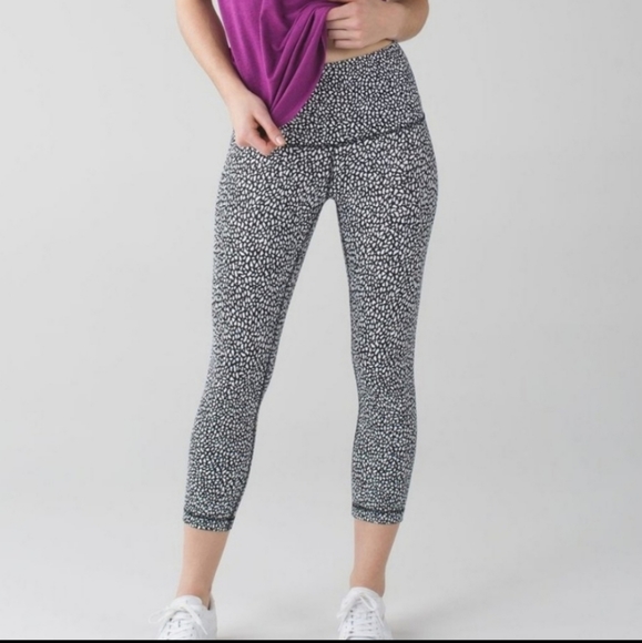 lululemon athletica Pants - Lululemon Wunder Under Crop ( 🌵FOR BUNDLES ONLY )